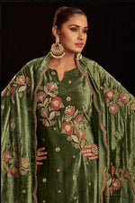 Load image into Gallery viewer, Emerald Green Embroidery Work Viscose Velvet Festive Wear Kameez