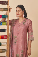 Load image into Gallery viewer, Pure Muslin Digital Print Salwar Kameez In Pink
