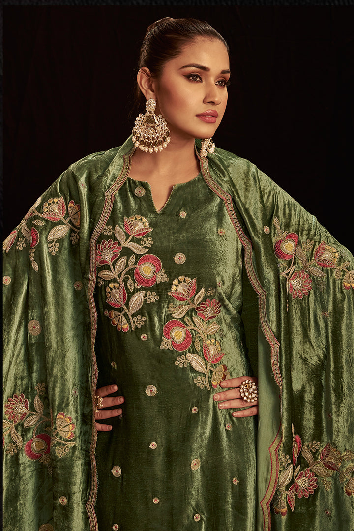 Emerald Green Embroidery Work Viscose Velvet Festive Wear Kameez